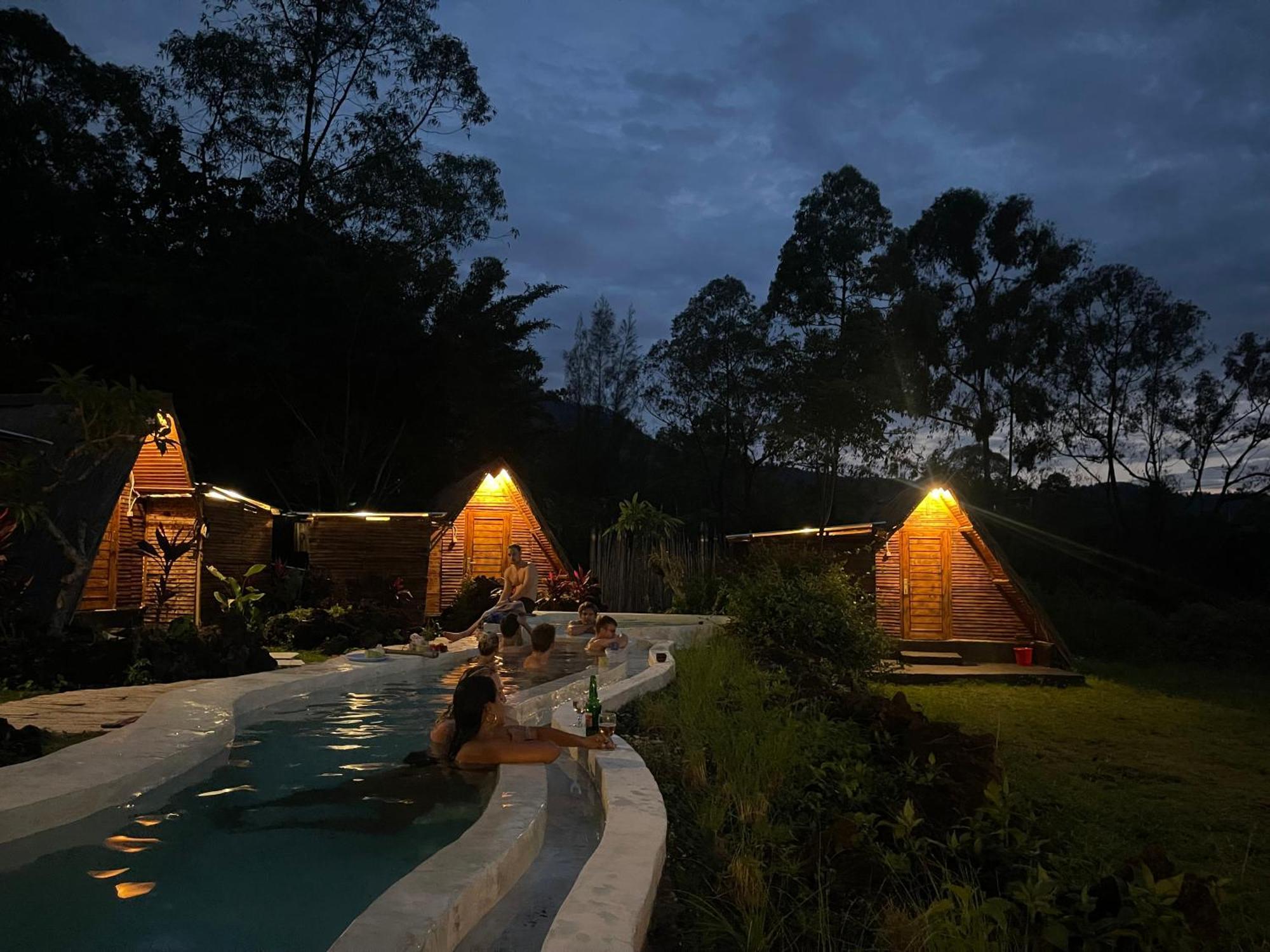 Triangular House And Hot Spring Kubupenlokan Exterior foto