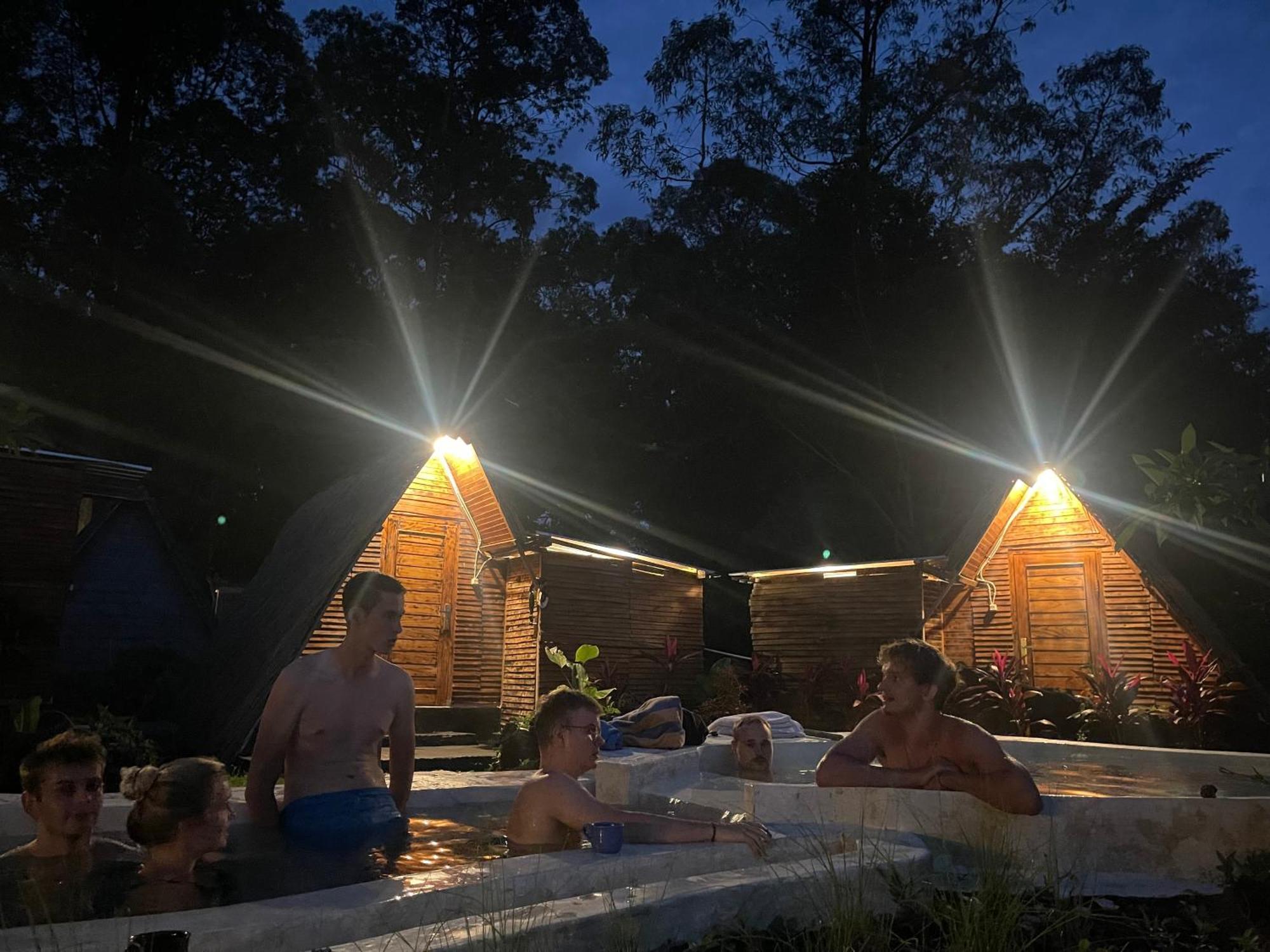 Triangular House And Hot Spring Kubupenlokan Exterior foto