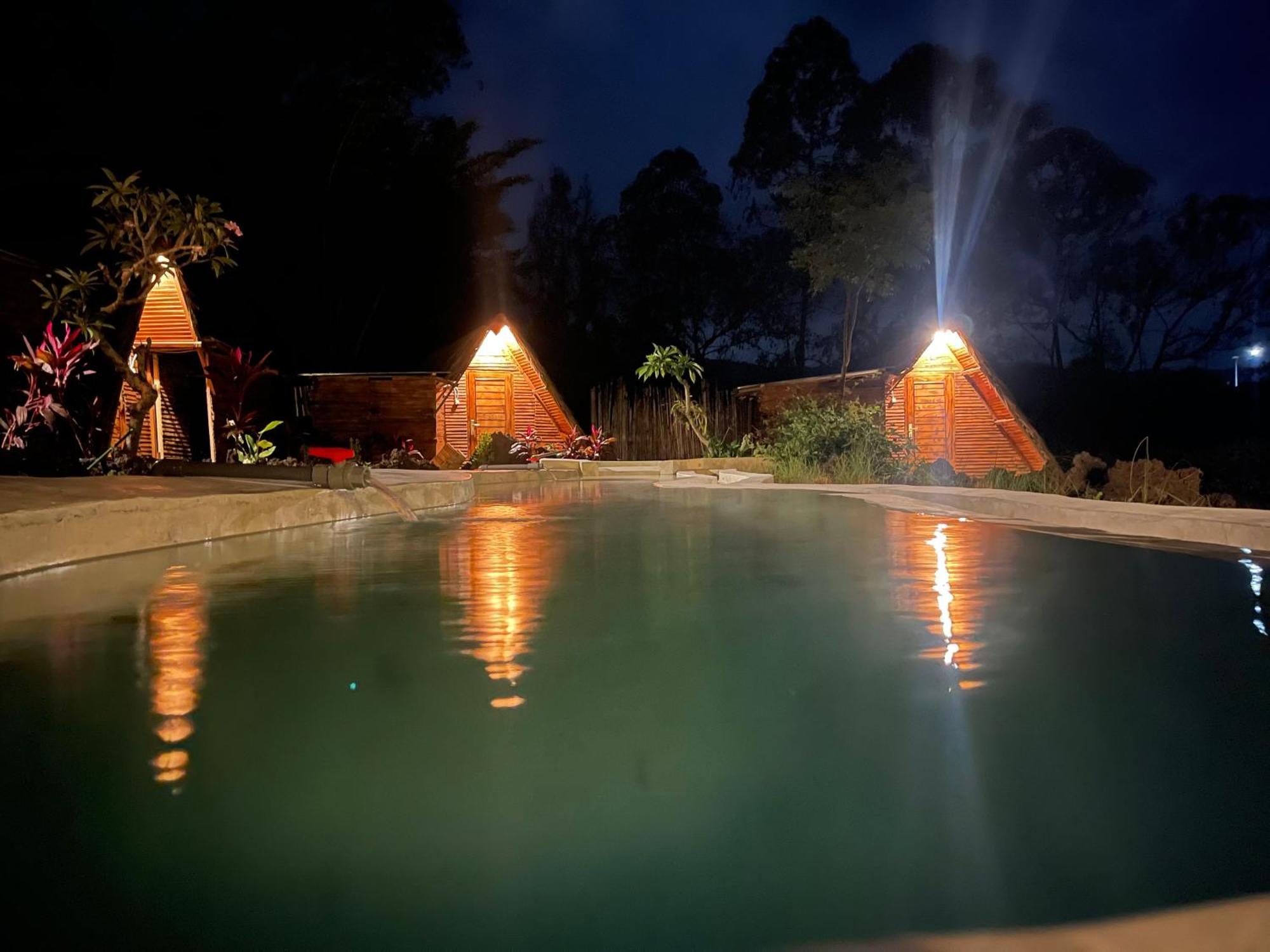Triangular House And Hot Spring Kubupenlokan Exterior foto